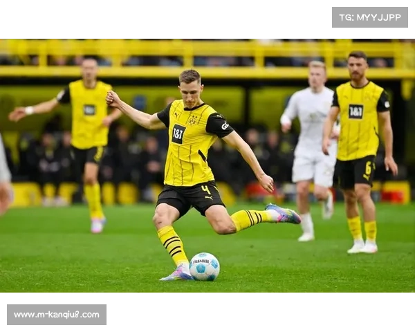 官方：多特蒙德与年轻后卫施洛特贝克完成续约，新合同至2030年